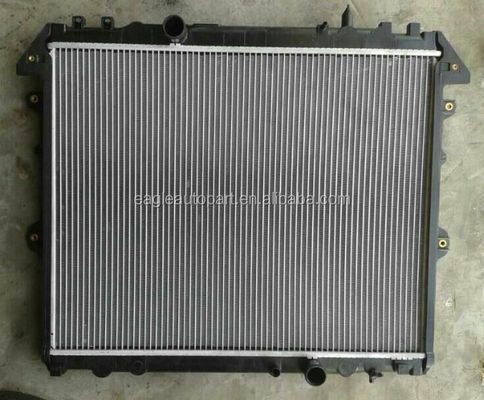 2.5 D-4D Engine Radiator 16400-OL250 for Toyota Hilux Innova Auto