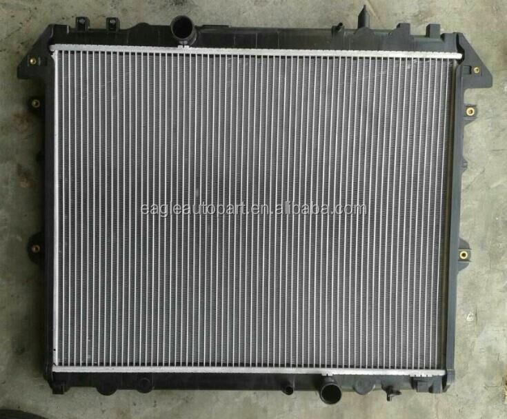 2.5 D-4D Engine Radiator 16400-OL250 for Toyota Hilux Innova Auto